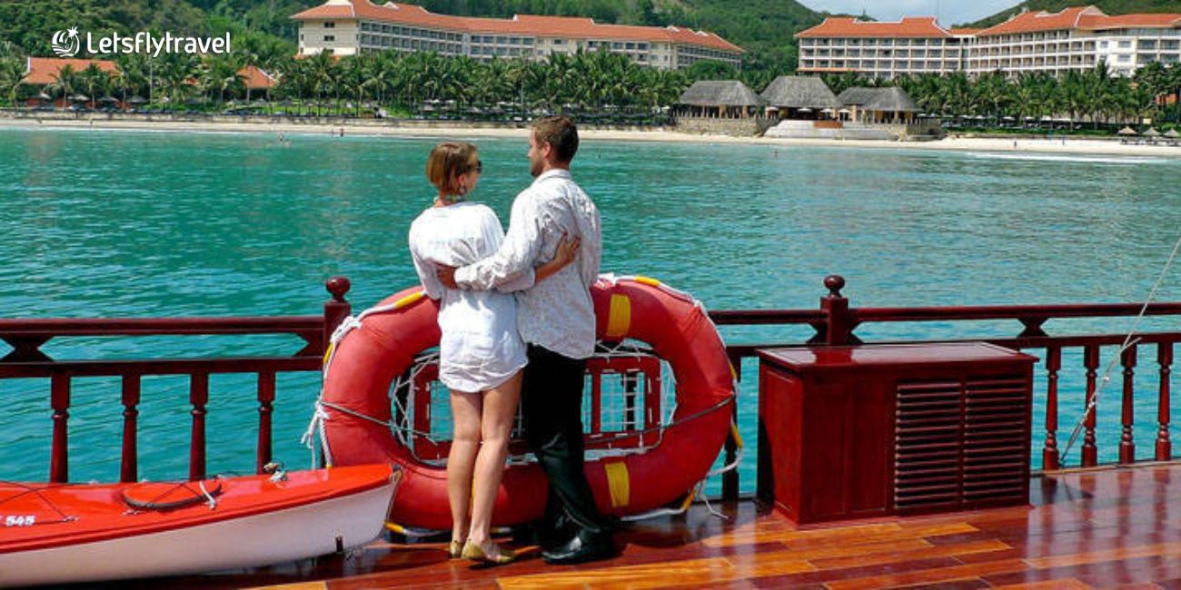 Ngắm nhìn những vịnh và đảo xinh đẹp của Nha Trang trên du thuyền Emperor Cruises