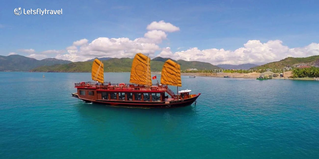 Du thuyền đẳng cấp 5 sao Emperor Cruises