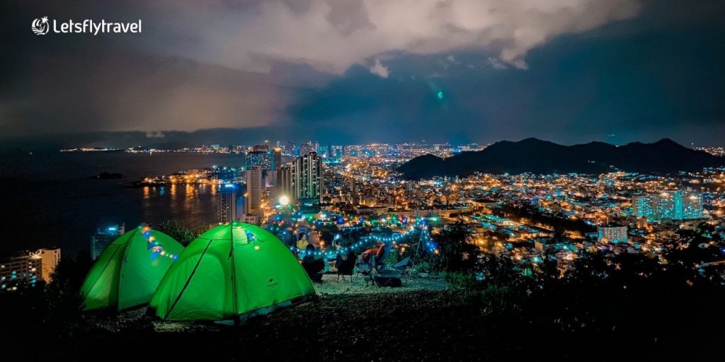 Cấm trại đêm trên núi Cô Tiên