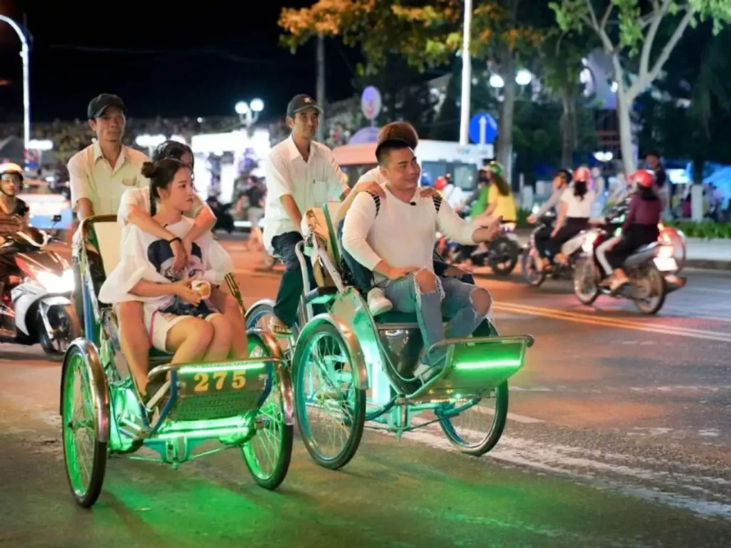 Xích lô là phương tiện rất được du khách hưởng ứng khi du lịch Nha Trang