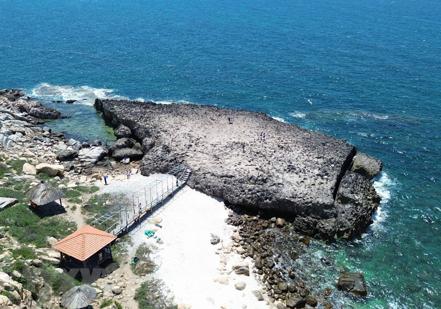 KHÁM PHÁ HANG RÁI: KỲ QUAN BIỂN ĐÁ 2 KHÁM PHÁ HANG RÁI: KỲ QUAN BIỂN ĐÁ 2