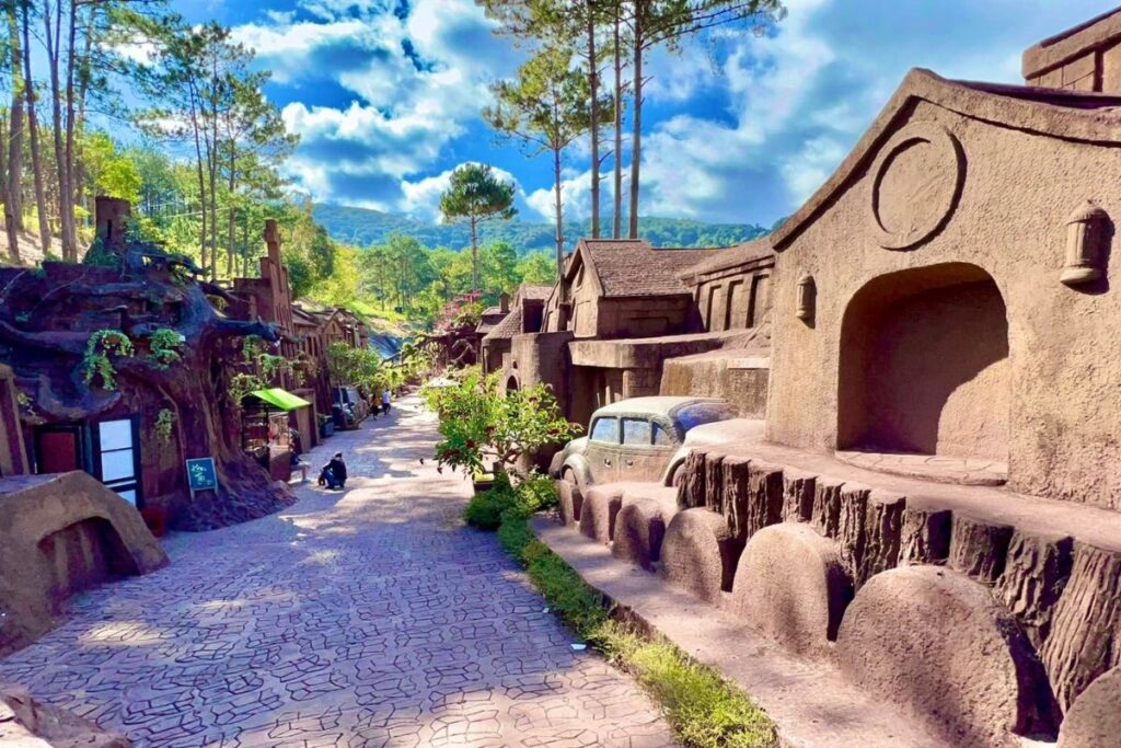 Clay Tunnel (Sculpture Tunnel)
