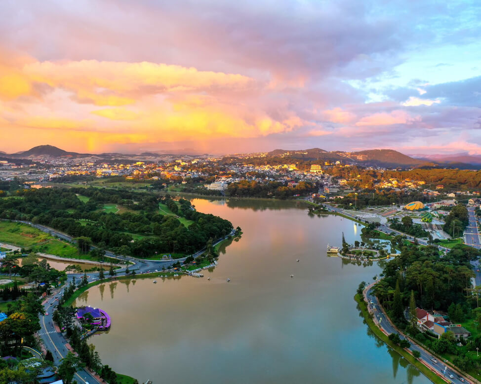 Xuan Huong lake_things to do in da lat