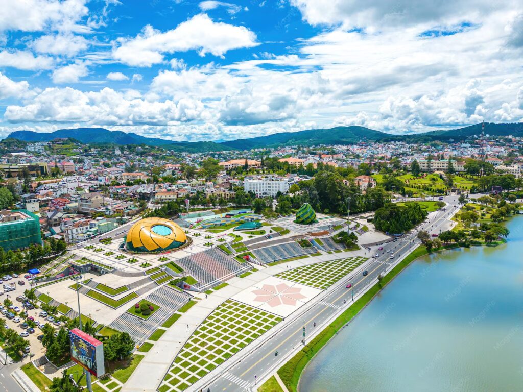Xuan Huong Lake & Lam Vien Square_places to go in da lat