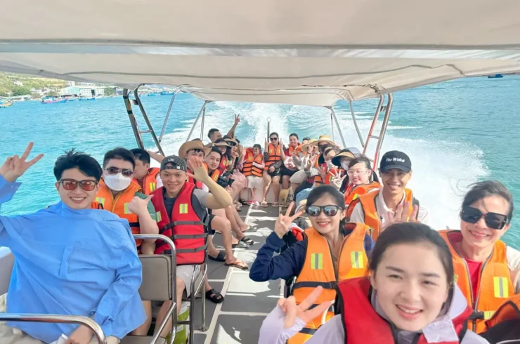 Speedboat island hopping - Things to do in Nha Trang